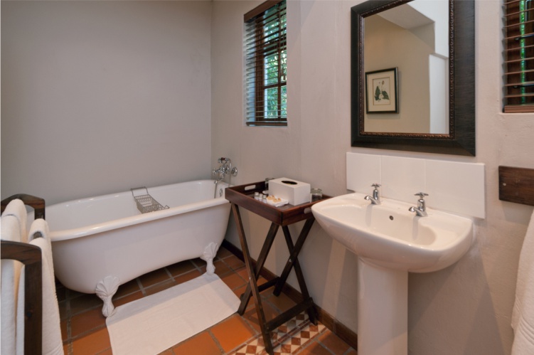 Dedoornkraal Garden Cottage Bathroom